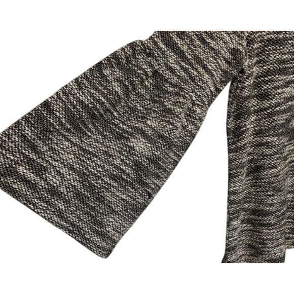 Two By Vince Camuto Women’s Sweater Size Medium Heather Gray Bell Sleeve Knit - Picture 5 of 6